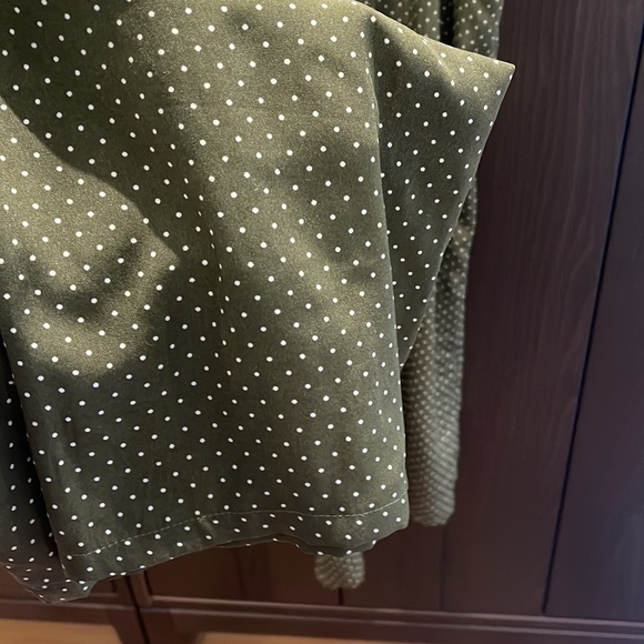 GORGEOUS TALL relaxed jumpsuit with tie front in a green with polka dots in US14 - Picture 9 of 10